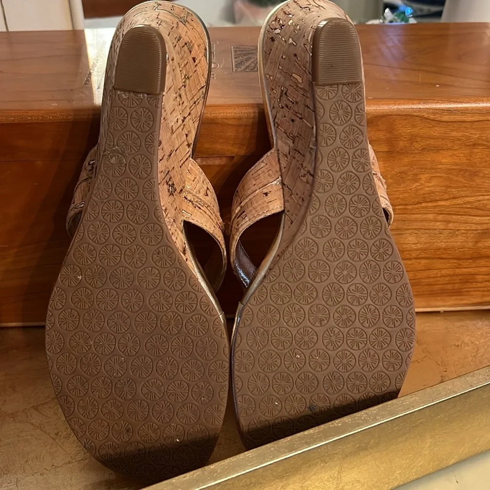 Lilly Pulitzer Cork/leather wedge Thong Sandal EEEUC - Picture 6 of 7